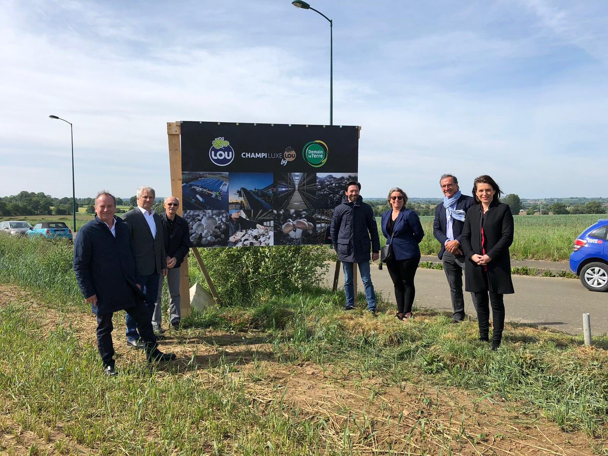 📍Très heureuse d’être dans le bocage mayennais ce matin pour l'implantation de la Société Lou Légumes à #Landivy. ➡️Une implantation qui sonne comme un vrai message d’espoir pour l’#emploi en cette période de crise sanitaire, avec la création de 165 emplois en CDI à horizon 2021