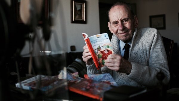 retrochenta's tweet photo. Hoy cumple 91 años Juan Muñoz Martín, autor de "Fray Perico y su Borrico", "El pirata Garrapata", y de otras tantas obras literarias infantiles con las que muchos hemos crecido. https://t.co/a9XhBdyLIL