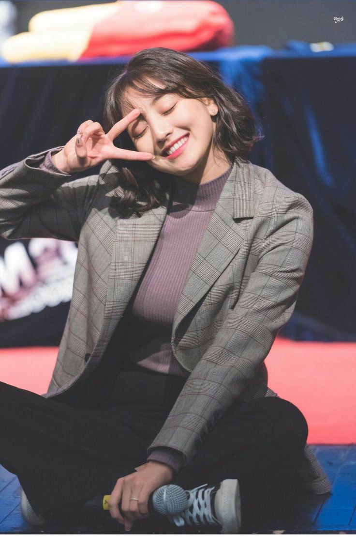 jihyo02010530's tweet photo. 勉強忙しいし、浮上できないしでこの垢続けようか悩んでます🤔 https://t.co/NDNMWCQ08Q