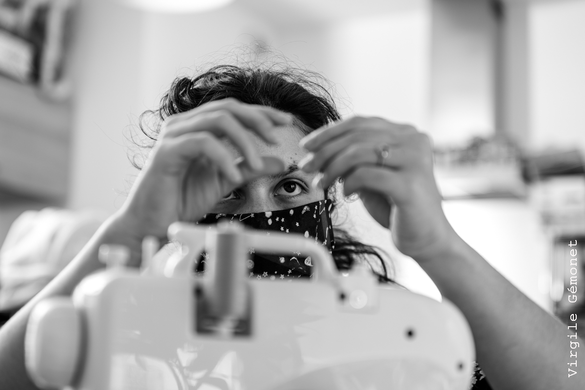Reportage "Les Couturières Solidaires", fabrication de masques en tissu, bénévoles et confinées.
Merci à Géraldine, Jessica, Nathalie, Dominique, Nadine, Laurence et Isabelle.
La série : virgilegemonet.com/travaux-person…