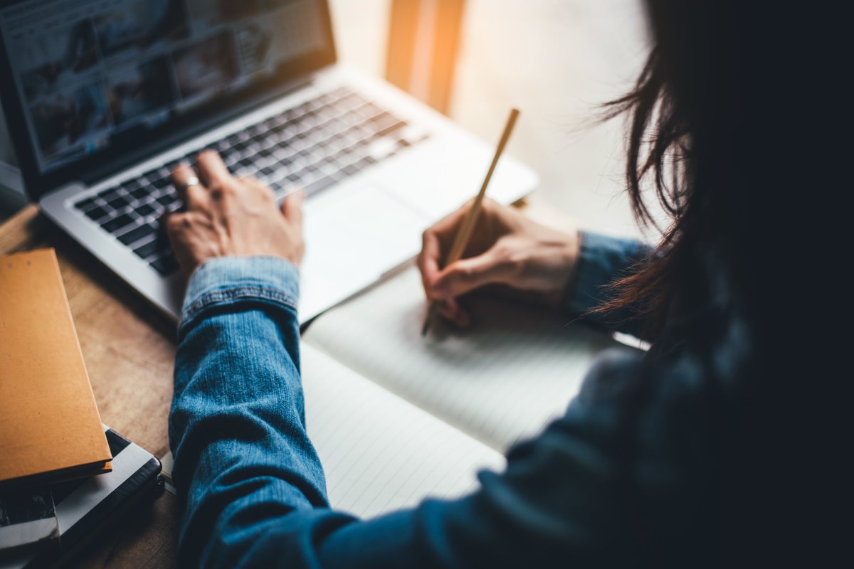 screenscots's tweet photo. Interested in learning or gaining new skills while you #StayAtHome?

Providers of Scottish screen training have put together a directory of online courses and workshops available during #Covid19 📚

This list will be updated on a weekly basis: https://t.co/1JqNScWWRv https://t.co/puNsY0FEwn