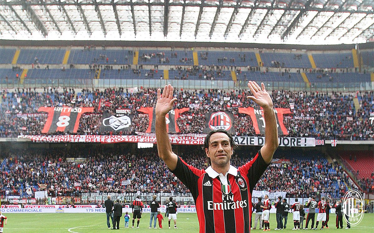 #OnThisDay in 2012
The last of many beautiful memories with these three legends 🔴⚫️

Lacrime ed emozione per l'ultima partita di tre leggende rossonere 🔴⚫️
#SempreMilan