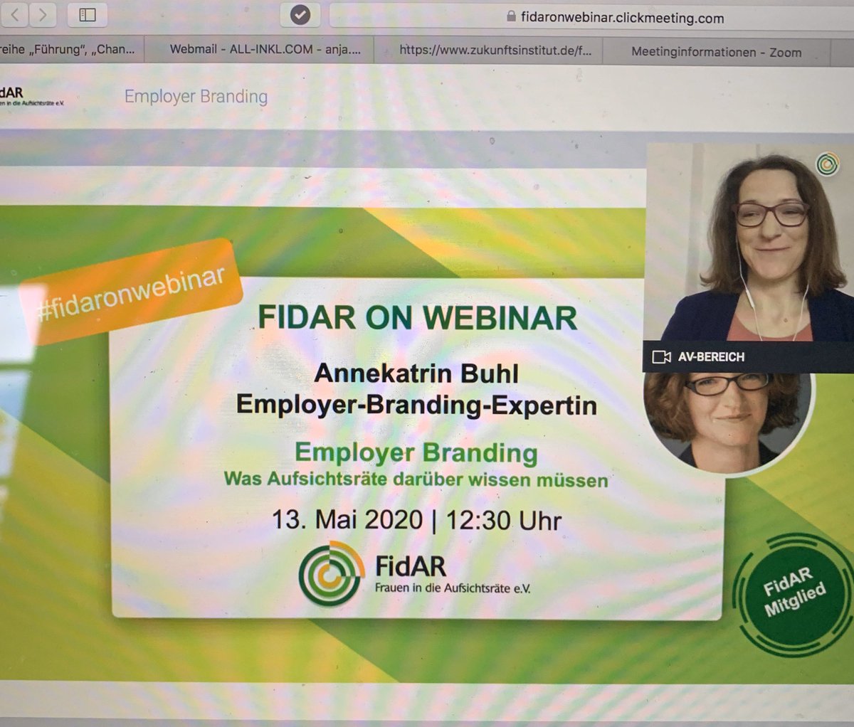 #fidaronwebinar beginnt. #Arbeitgeberattraktivität als strategisches #HR Thema sollte auch auf der Agenda des Top Managements stehen, um lfr die richtigen Menschen an Bord zu haben &amp; die Marktposition zu stärken. #FraueninFührung <a href="/FidAReV/">FidAR</a> #employerbranding @AlexHohaus