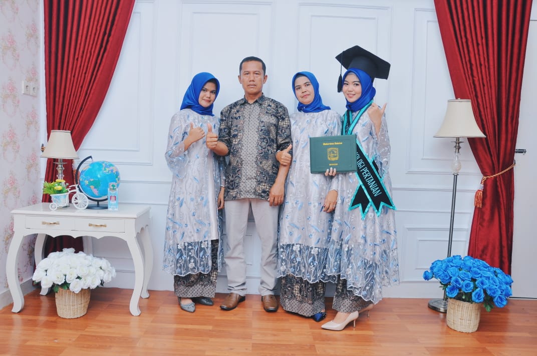 WindaRoza's tweet photo. Mari kita sama sama #AntarkanSemangat untuk membahagiakan keluarga kita, caranya gimana? Dengan cara bagi-bagi angpau pakai apps dari BNI https://t.co/zzATlnAhGx