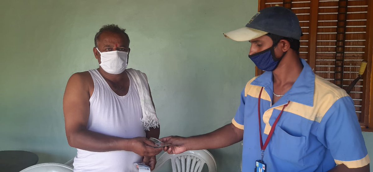 BPCRetailMysore's tweet photo. Cash at Doorstep..BPC mitigating diffculty of villagers by disbursing cash at their doirstep thru #FINO while maintaining #SocialDistancing norms @BPCLimited @8singhi @ravips25 @Sanjeev89917902 @AbbasAkhtar18  #CoronaWarriors  Villagers are happy with #AadharEnabled Txns https://t.co/VuIHAE8Xpk
