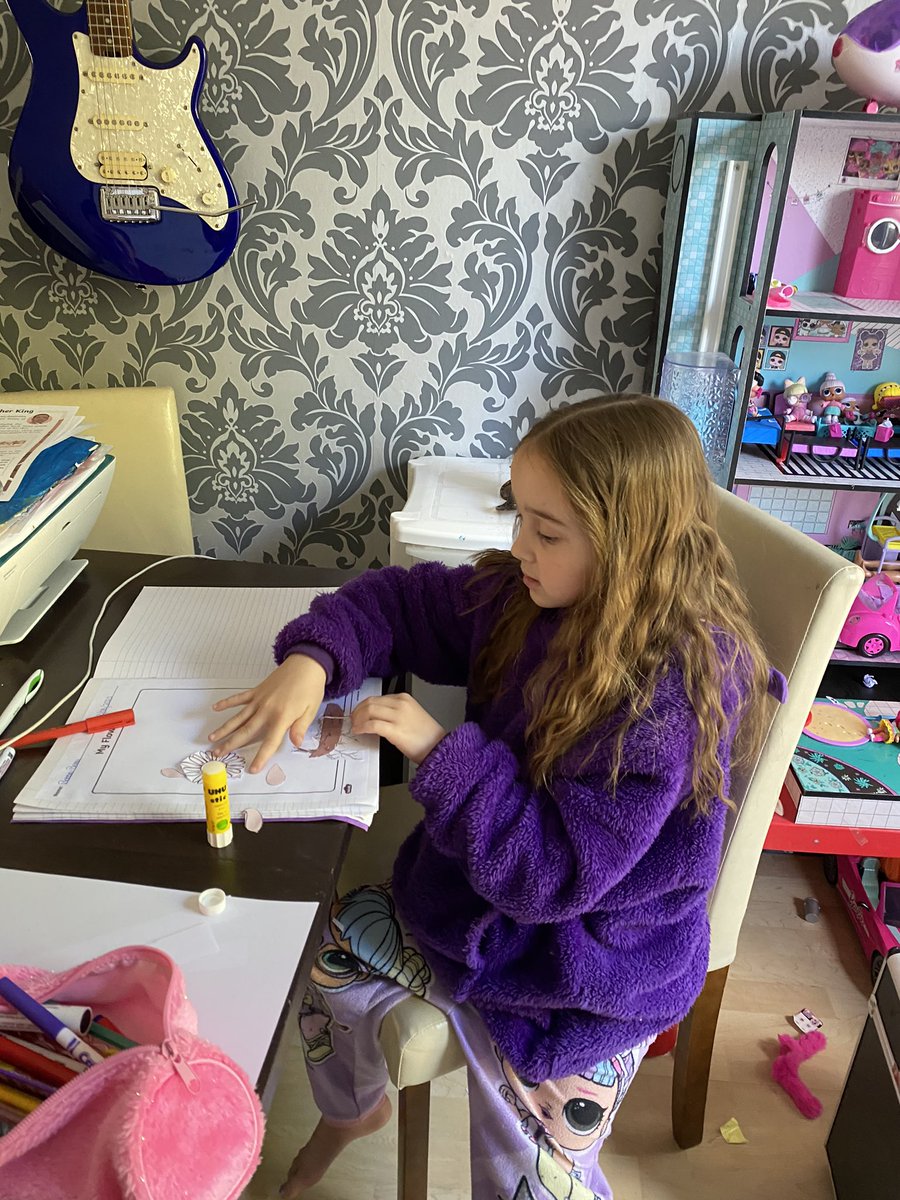 lisaos24's tweet photo. Bobbie-Beau doing some online learning, she loves seeing her teacher Miss Carter even if it is online ✅@stmichaelsB32 📝 https://t.co/adiFHBACZ4