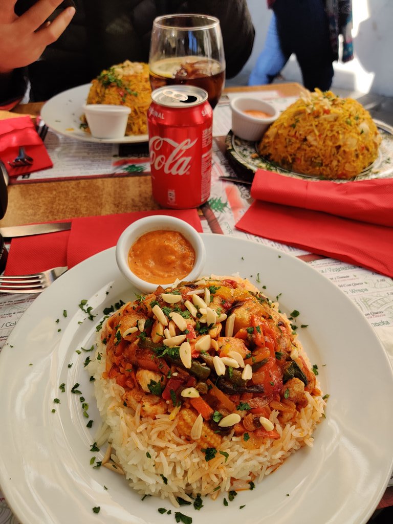 This are some of the food we ate in Sevilla. Don't worry semua halal.Nak cuba, boleh try BBQ House & El Rincon de Beirut.The first one is rice & shish Kebab. 2nd would be salted chicken rice. The 3rd one would be patatas with beef bacon 