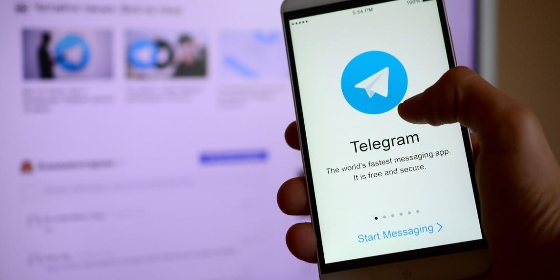 Son zamanların en popüler mesajlaşma servisi olan Telegram, ülkemizde oldukça büyük bir kitle tarafından sevildi. Google Play Store’da geçtiğimiz günlerde 500 milyonuncu kez indirilen Telegram, Apple Store’da da yükselenler arasında yer alıyor.  #EnPopüler arttotech.com/en-populer-tel…