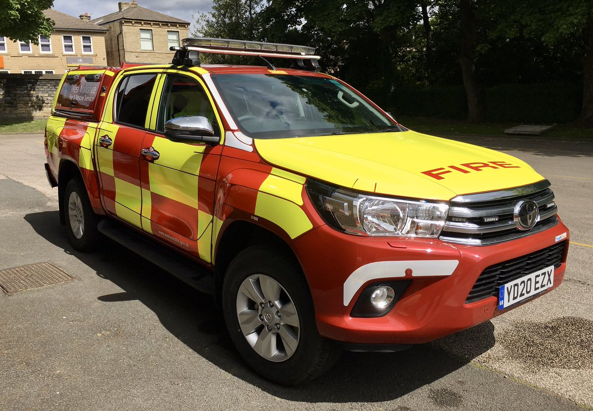 damo3633's tweet photo. CLM has arrived at Cleckheaton, that means the Watch Commanders mobilise in the Hilux &amp; the Pump &amp; TRU have a Crew Commander in charge. Sad to not be on the pumps anymore but an exciting new role &amp; a vehicle that is definitely going to be an asset, esp for TR incidents 🚒 https://t.co/AR8Oi6zikz