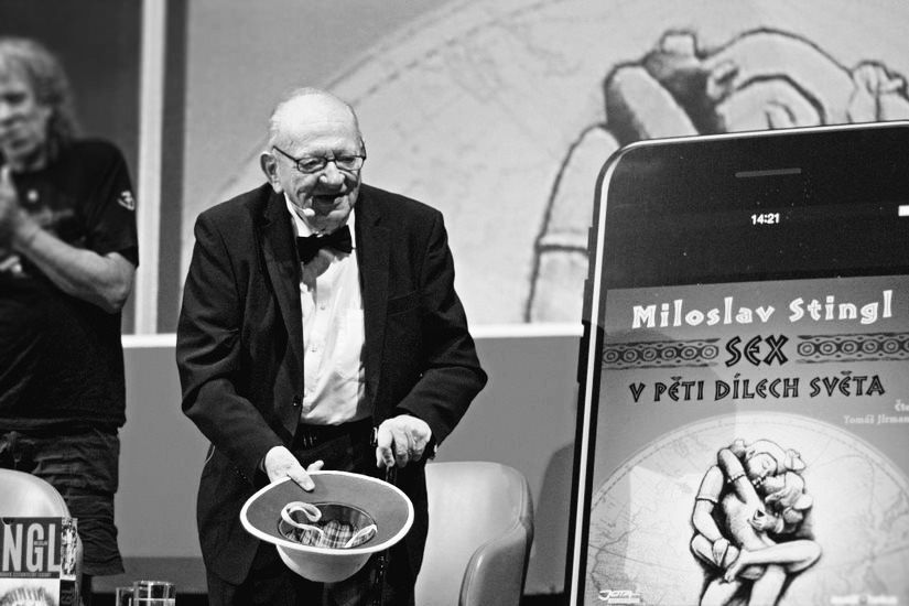 audioteka_cz's tweet photo. Zemřel spisovatel, cestovatel a etnograf Miloslav Stingl. [19. 12. 1930  – 11. 5.  2020]🌹 Moc si vážíme toho, že i my jsme se s ním mohli setkat nejen prostřednictvím příběhů z jeho cest. 💙 https://t.co/CYWA2PgdQn