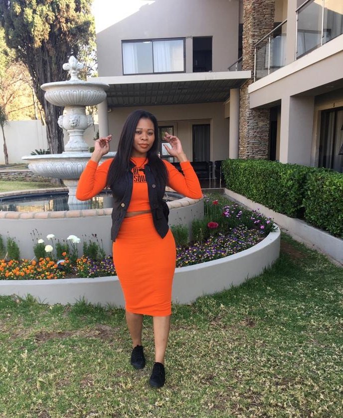 CurateByo's tweet photo. You know that sort of chilled day with an unexpected business meeting just before an outing with the girls and you thinking eish what should I wear. #slaybothoccasions #businesscasual #maxiskirts #croptop #casualbutbusinesslook https://t.co/KIeg29to6a