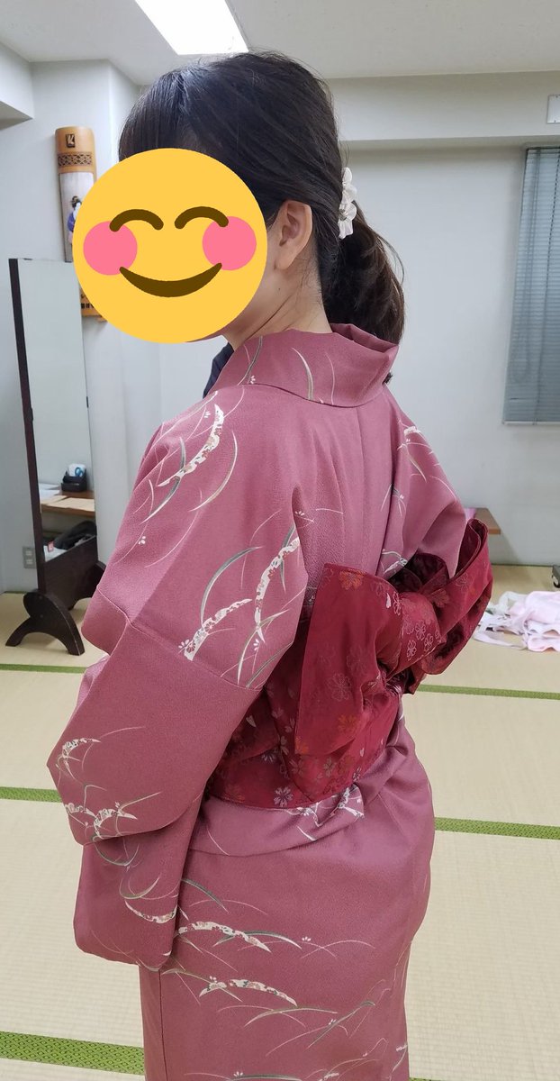 kimonouta's tweet photo. わわ、めっちゃ久しぶりになっちゃった！

お着物教室も休講なので同期たちにも会えないしお着物着る機会が全然ないよー😭

写真はお着物習い始めた2017年の頃と免許取った2019年。なんだか懐かしいね👘✨

当たり前のように教室通ってたのにね。早くコロナ収束してみんなが自由に過ごせますように✨ https://t.co/LOhNu32pDl