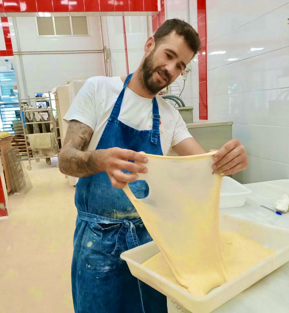 JCCapel's tweet photo. El curioso caso del panadero y cocinero #DaniRamos y sus suculentas hogazas-bocadillo. Panes que se inspiran en recetas populares y en las tapas de los bares gaditanos @CremitaDaniel https://t.co/aocBzM1O4y https://t.co/MvqIeTsJwc