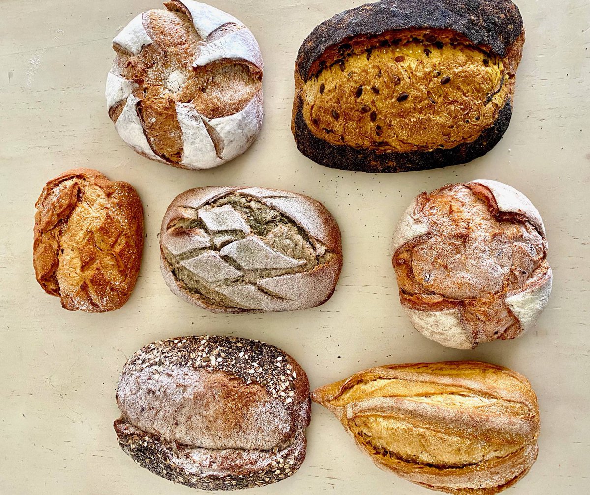 JCCapel's tweet photo. El curioso caso del panadero y cocinero #DaniRamos y sus suculentas hogazas-bocadillo. Panes que se inspiran en recetas populares y en las tapas de los bares gaditanos @CremitaDaniel https://t.co/aocBzM1O4y https://t.co/MvqIeTsJwc