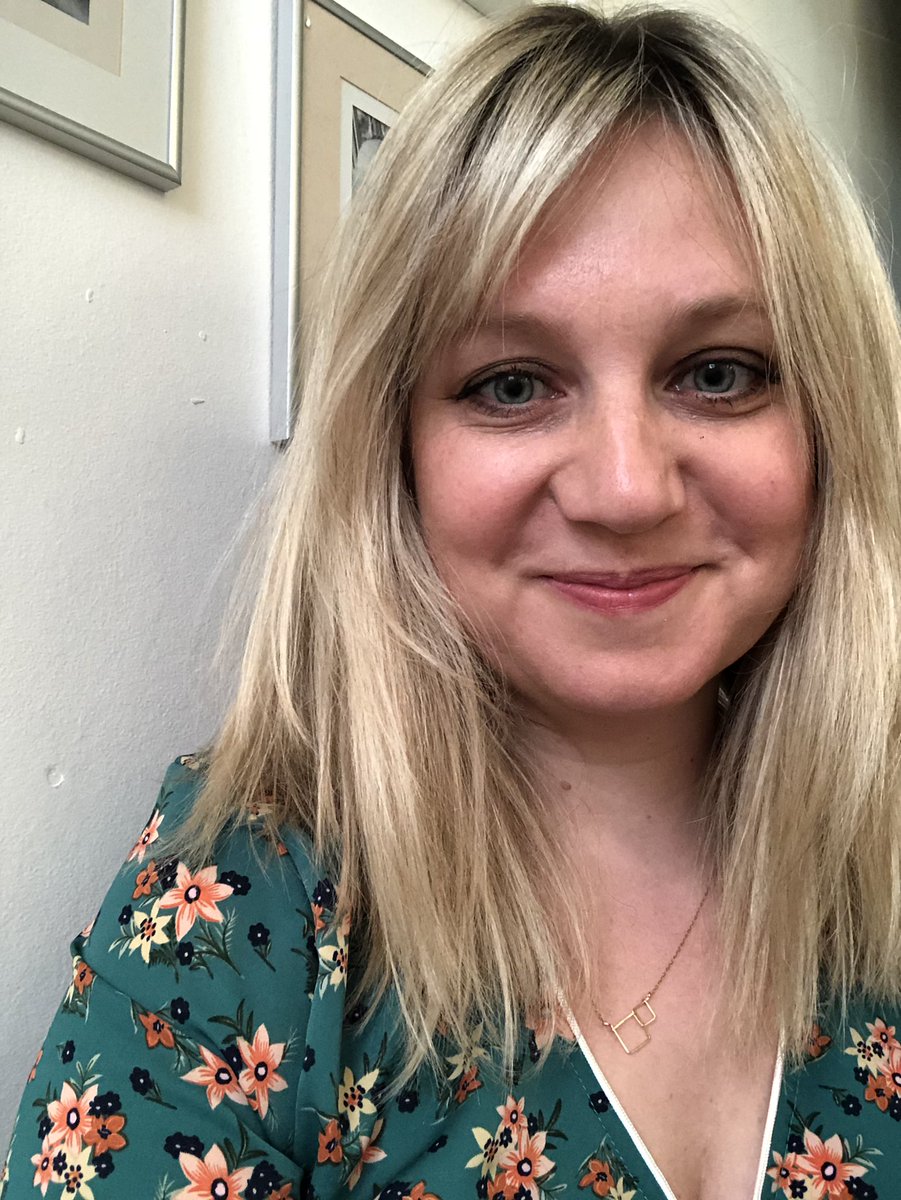 liadanhynes's tweet photo. Got dressed up and put on makeup last night to celebrate what should have been book launch night. My five year old fake swooned at the sight of me (Iโve committed strongly to โloungewearโ of late), best reaction Iโve ever had #howtofallapart https://t.co/nSAzh1JJO1