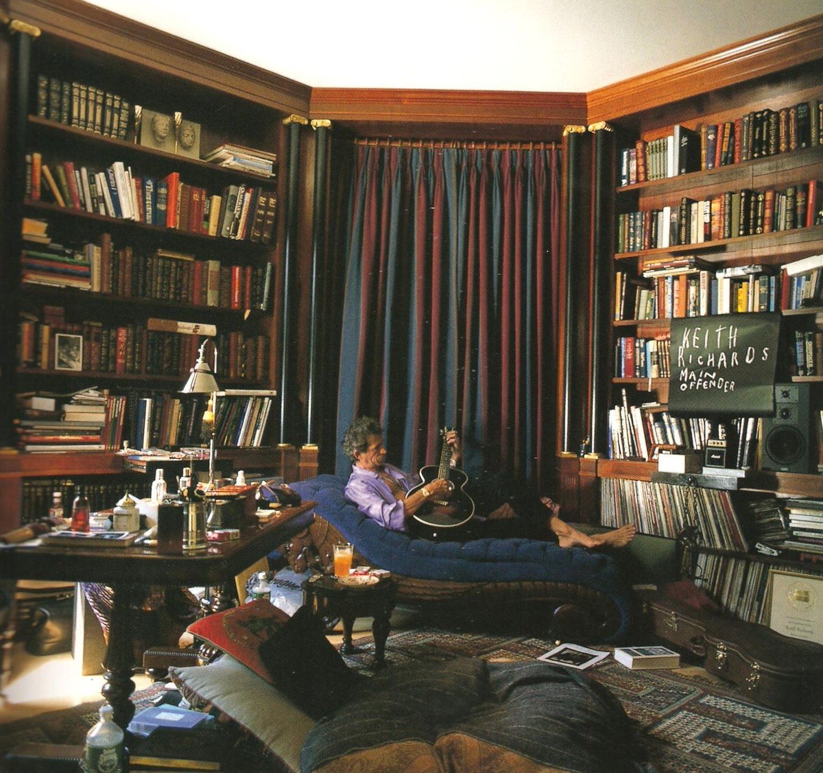 Keith Richard's home library has the kind of "bohemian-luxe" vibe you'd expect.
