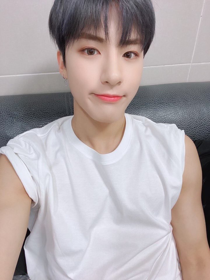 WE_THE_BOYZ's tweet photo. [에릭] 더비를 지키는 슈퍼맨 💪
super(ic)man https://t.co/yCHkqf6f2g