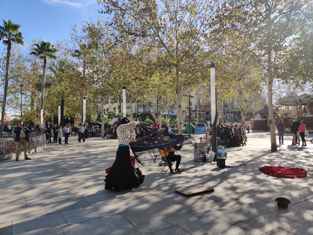 Kat Sevilla & maybe whole of Spain, you can find alot of stret performers, here you can see Flamenco dance performance, Spanish traditional dance. Tak sah pergi Spain if tak tengok Flamenco 