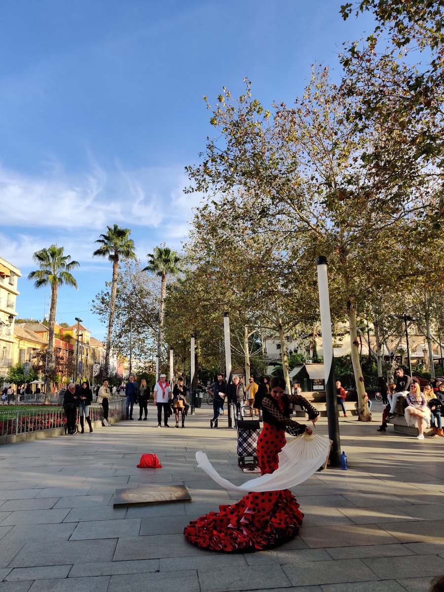 Kat Sevilla & maybe whole of Spain, you can find alot of stret performers, here you can see Flamenco dance performance, Spanish traditional dance. Tak sah pergi Spain if tak tengok Flamenco 