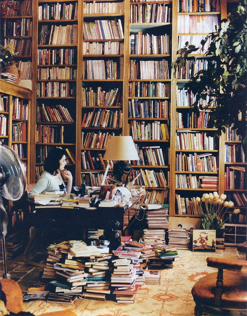 ...while in her library Nigella Lawson has mastered "artfully cluttered".