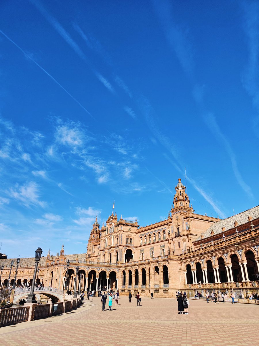 Ofcourse Sevilla's iconic landmark would be the beautiful Plaza de Espana.