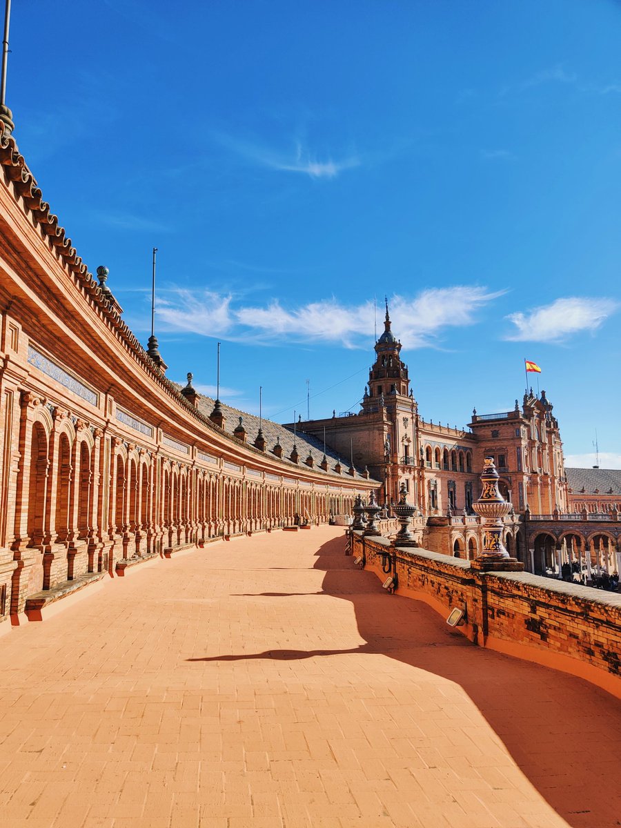 Ofcourse Sevilla's iconic landmark would be the beautiful Plaza de Espana.