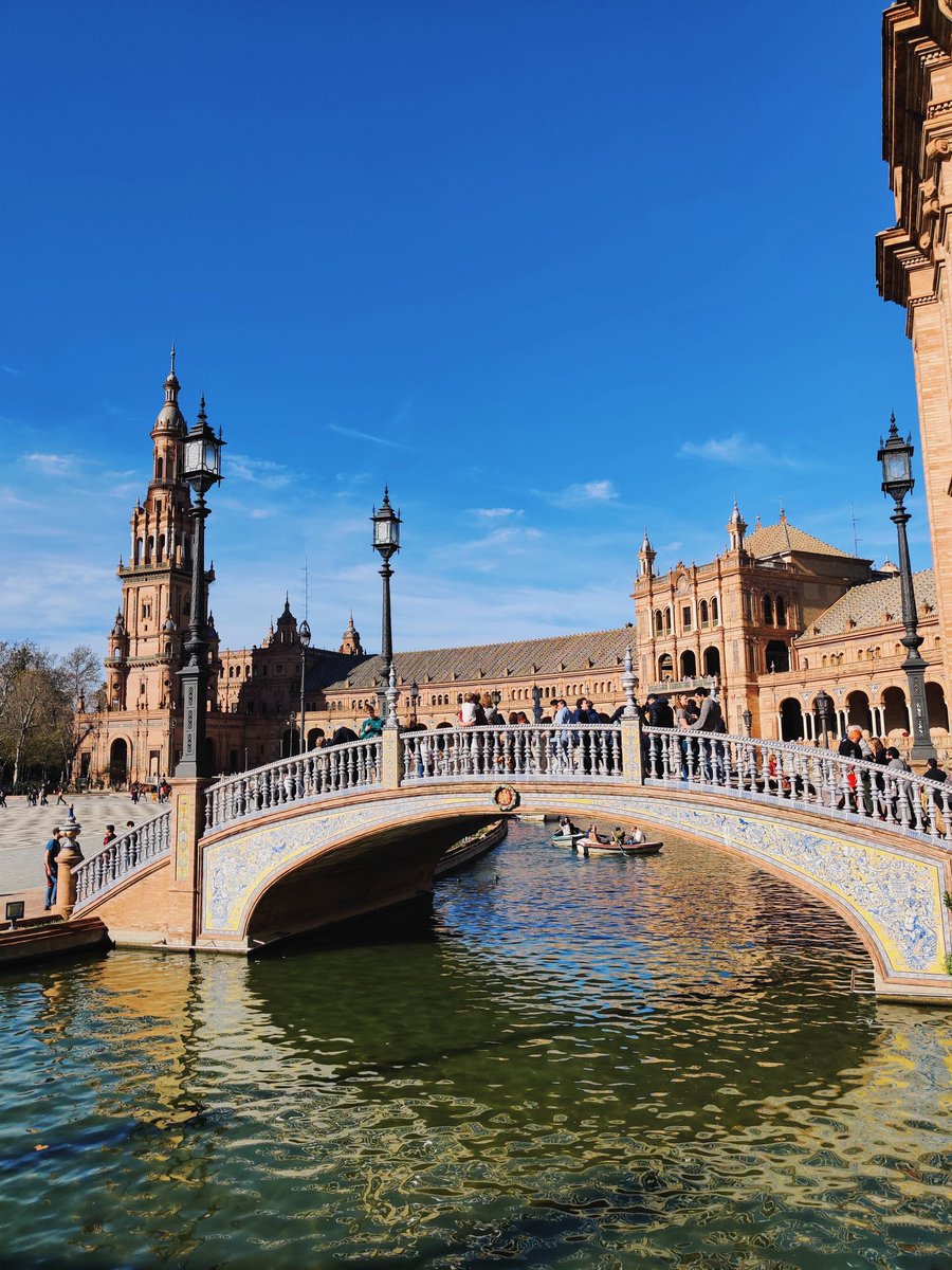 Ofcourse Sevilla's iconic landmark would be the beautiful Plaza de Espana.