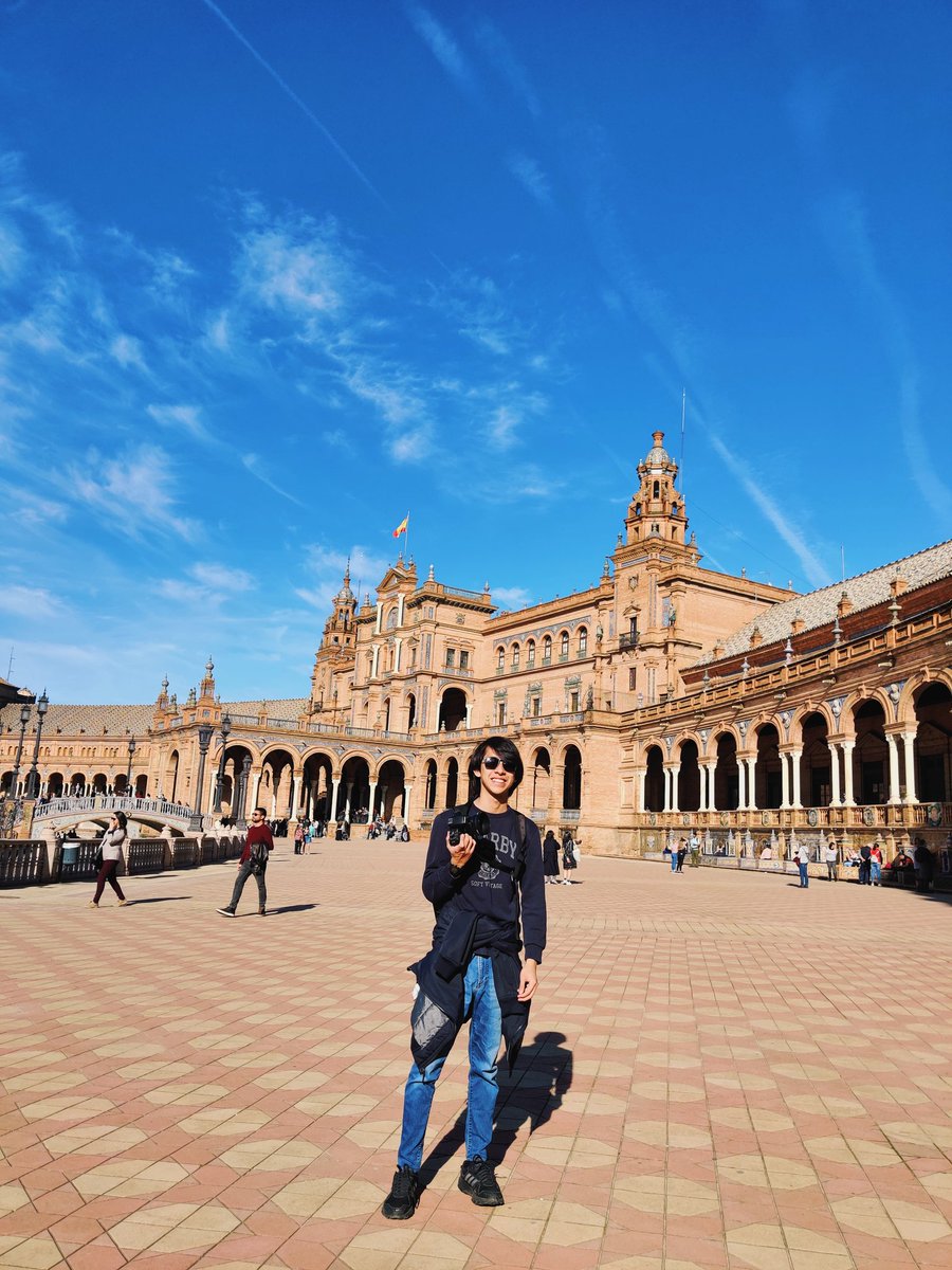 Here some more pictures of Plaza de Espana.Kat sini RAMAI orang so make sure to always keep your belongings safe with you alright?