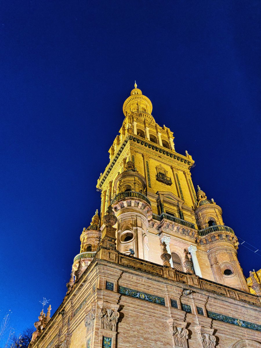 Here is the night view at Plaza de Espana! Just look at that!