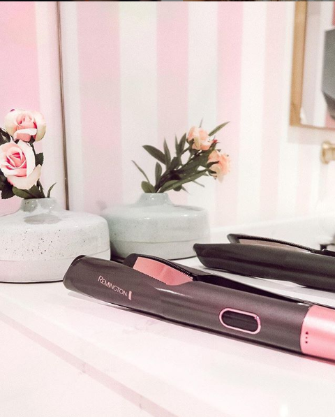 RemingtonIE's tweet photo. Sleek and straight or loose, elegant curls?

Why choose, you really can have it all with the Curl &amp; Straight Confidence twisted plates

?#Hairspo #Hairinspo #Waves #Curls #Hairstyle #NaturalHair #Hair https://t.co/qDSfZlDHFH