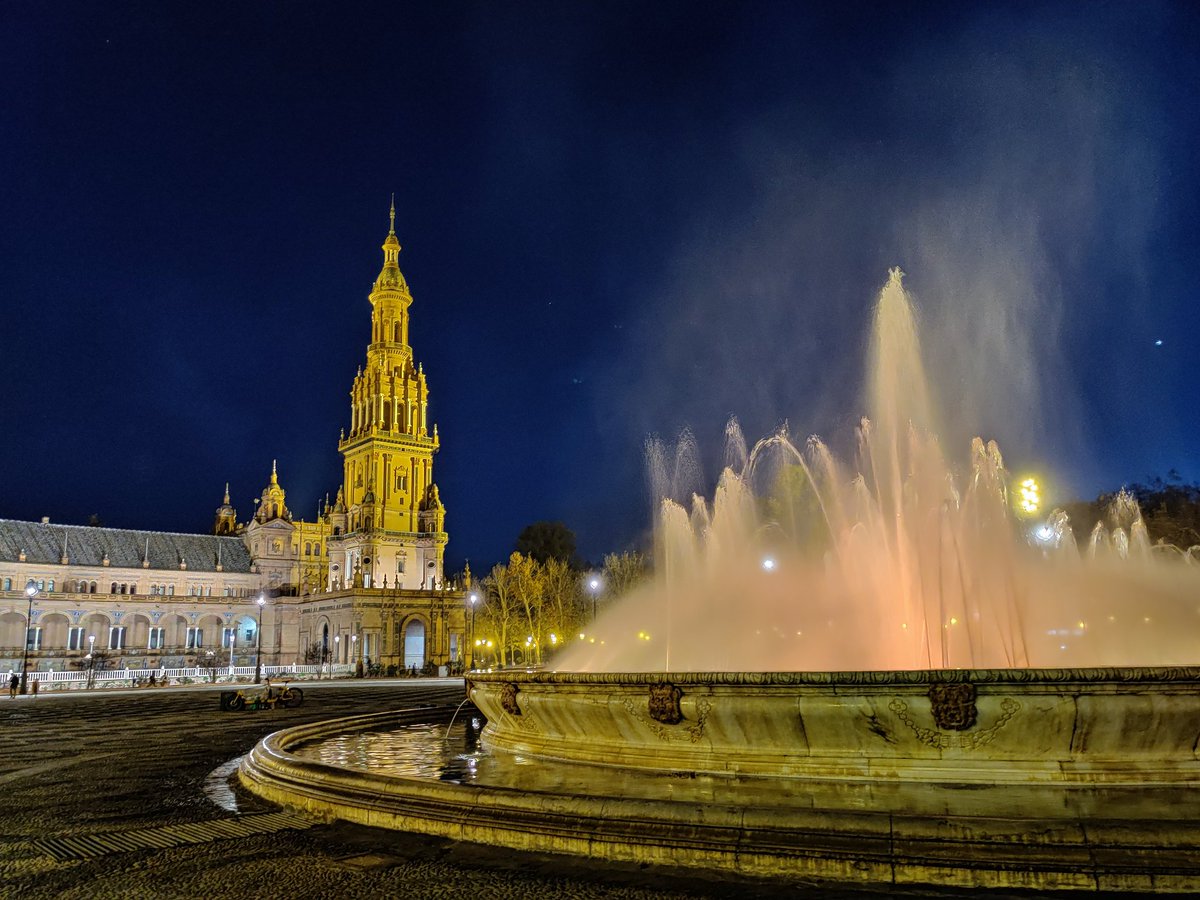 Here is the night view at Plaza de Espana! Just look at that!