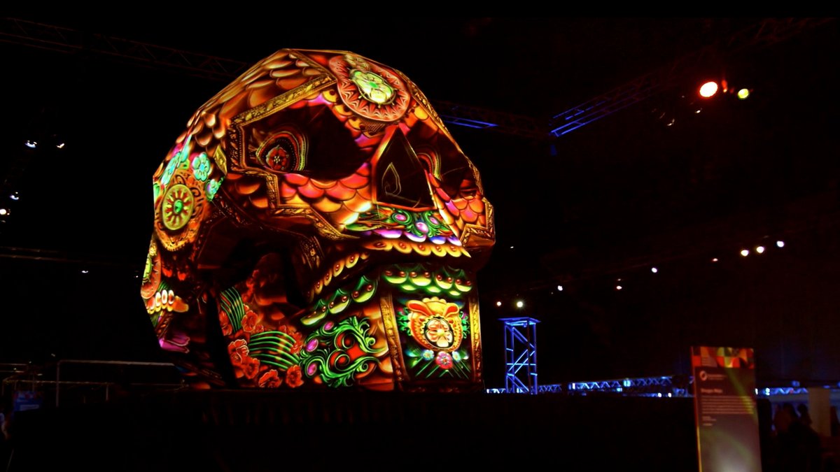 joelloyd's tweet photo. Usually the distraction is cat videos, today it's the @BARTKRESAdesign live stream #InstallInProgress #Area15 #ProjectionMapping https://t.co/RQ7Ra4TLmc https://t.co/HgE4wDYlOO