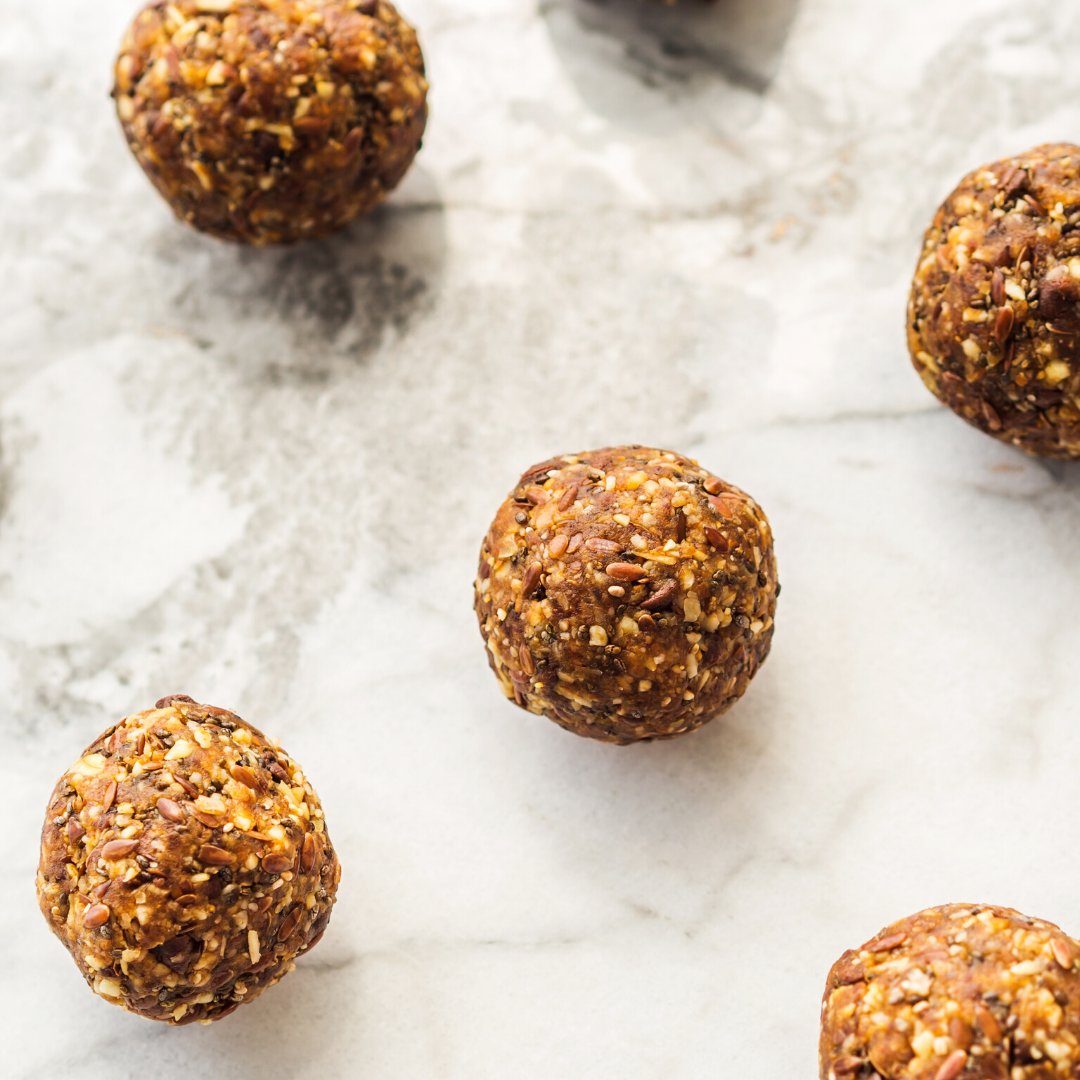 Check out this recipe for Turmeric Balls: facebook.com/omnomhealth/vi…