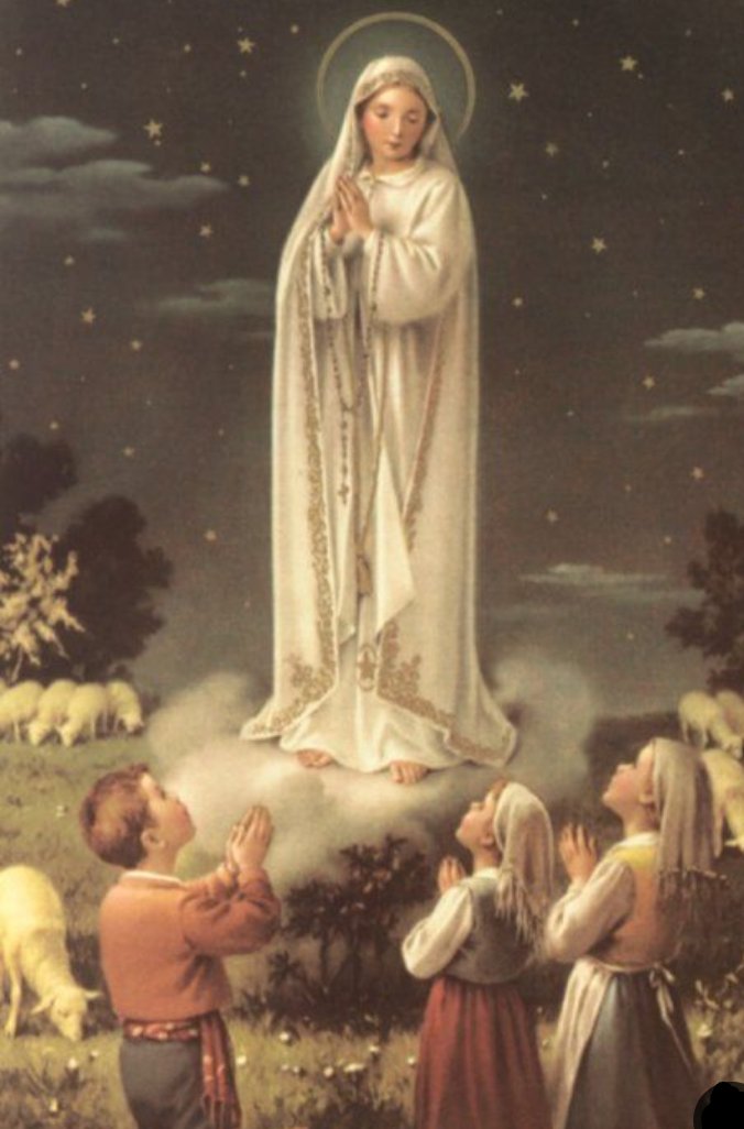 Bienaventurada #VirgenDeFãtima 
Custodia nuestra vida entre tus brazos:
bendice y refuerza todo deseo de bien
reaviva y alimenta la #FE
sostiene e ilumina la #Esperanza
suscita y anima la #Caridad
guíanos a todos nosotros por el camino de la santidad.
#PapaFrancisco 
#13DeMayo