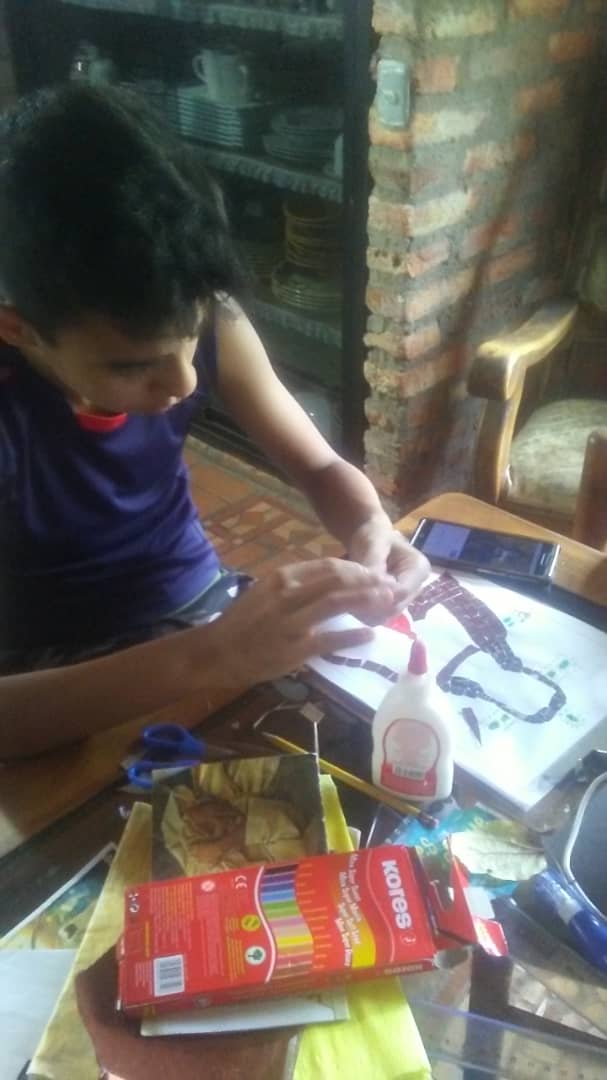 lnfranciscomsc's tweet photo. Nuestros estudiantes continúan su trabajo desde casa y realizan el rostro de Jesús de Nazareth con reciclaje en el área de Arte y Patrimonio 2do año @charlychaves @ZonaEducTachira @clbtachira @MPPEDUCACION @NicolasMaduro @crazet2011@clifpsc @wendyyusle https://t.co/jWb7Q4USbm
