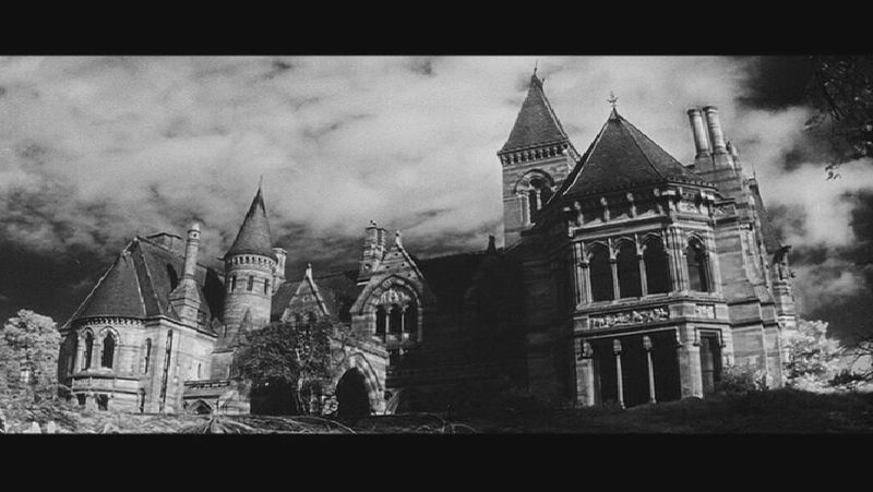 WinterbauerJohn's tweet image. #ArchitectureMovieChallenge Day 13. Favorite anything in movie architecture...Hill House from The Haunting of Hill House. No kidding, I&apos;d love to live there...