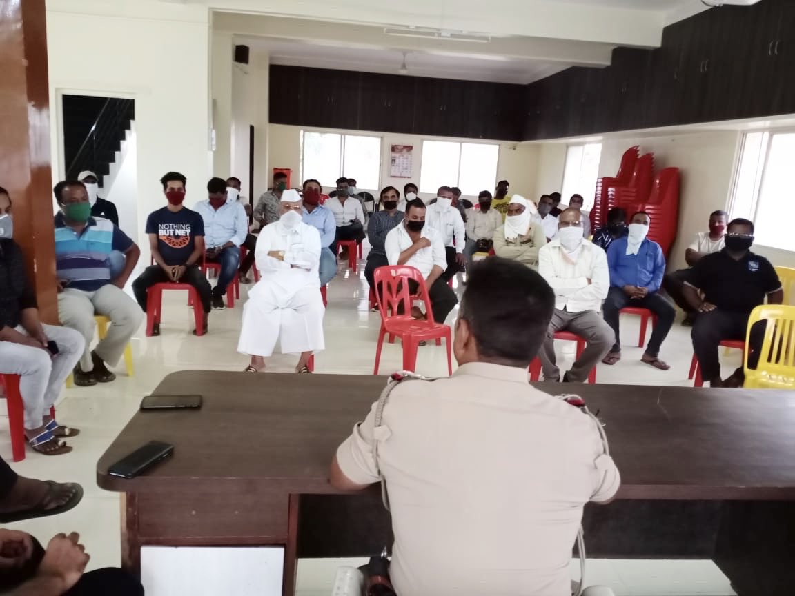 लोणिकंद पोलिस स्टेशनचे पोलीस निरीक्षक प्रताप माणकर साहेब यांनी अक्षरक्षा स्वतःला समाजासाठी पुर्णपणे वाहुन घेतले आहे स्वत्ताचे जीवाची परवा न करता ते परीसरातील नागरिकांसाठी जीवाचे रान करत आहेत .
वाघोली Gp चा माध्यमातून आम्ही त्यांच्या या कार्याला  सलूट करतो त्यांचे अभार मानतो
🙌🙌