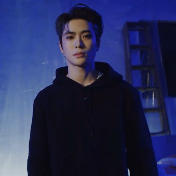 jaehyunbom__'s tweet photo. Jaehyun’s look in the Nonstop track video somehow reminds me of this particular day 😂 https://t.co/uvF6vG6e92