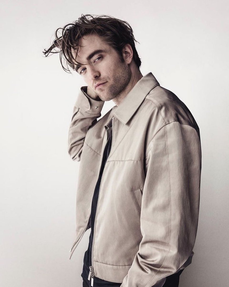 Wishing a very happy birthday to our new Batman 'Robert Pattinson'. 🎂 🥂 🎉 🥳❤️ 
.
#RobertPattinson #HappyBirthdayRobertPattinson