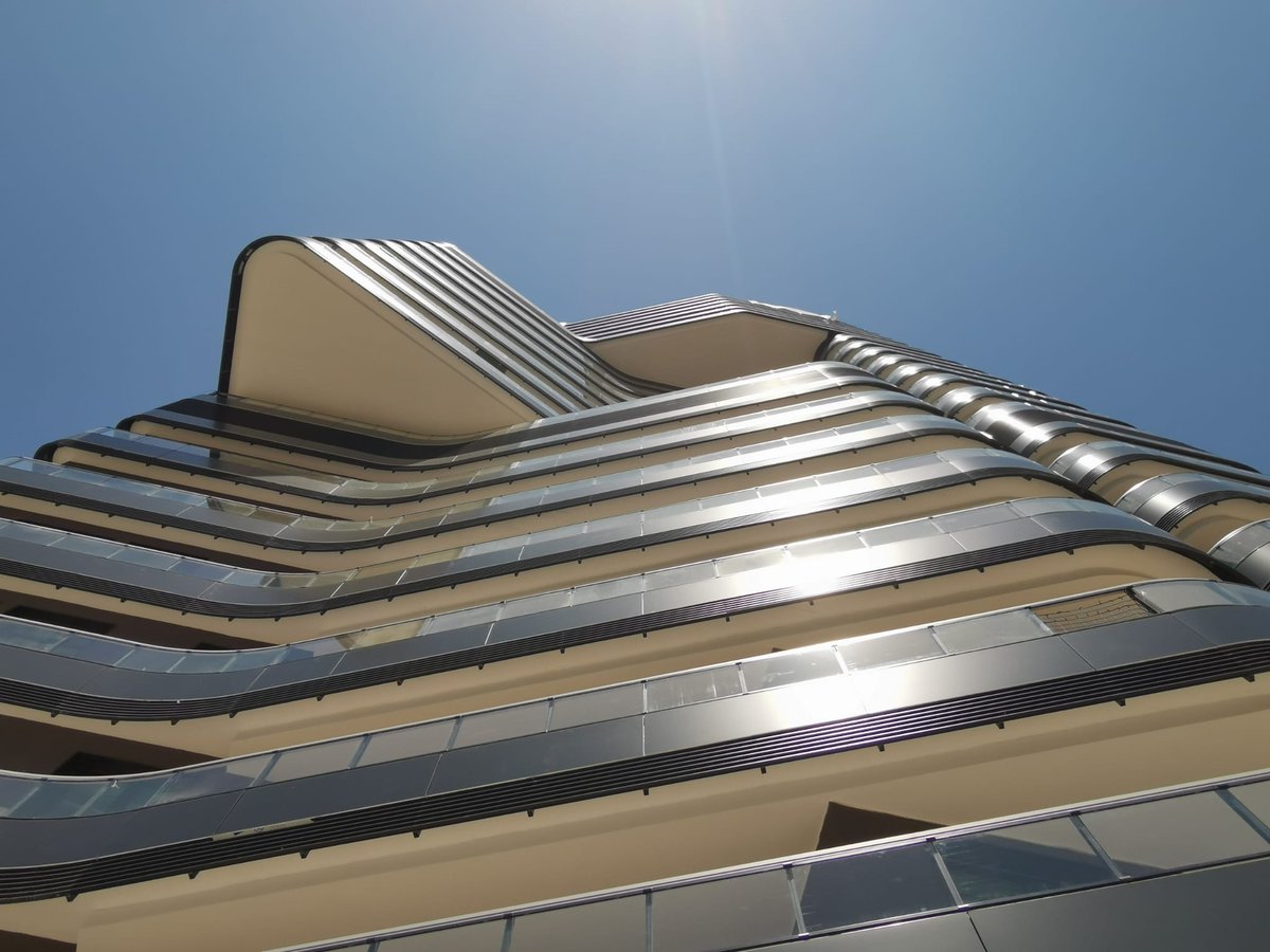 GrupoIBOSA's tweet photo. Estamos muy #orgullosos del resultado de Torre Australis. Este proyecto, diseñado por @MdLarquitectos  y construido por @SomosSacyr, se ha convertido en un nuevo referente arquitectónico del #Skyline de Madrid. Aquí puedes ver algunas fotos: https://t.co/6a1djU4MOp