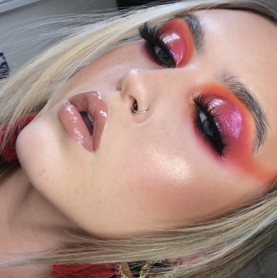 Sophh_0's tweet photo. This palette is my new baby.. if you don’t have this palette you NEED IT😱🤩 
First look created using the Laroc pro artistry palette!! 
Also tried the @SleekMakeUP pigment transformer drops with the sleek pigment ‘euphoric’ ❤️💖

https://t.co/XvWDC7G041 https://t.co/CZSDbDwSzu