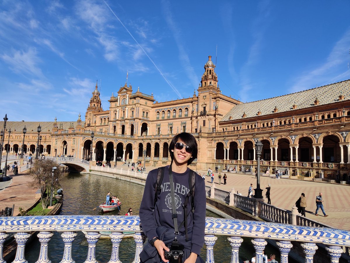 Okay so overall, Sevilla is a beautiful city, it has been modernized alot but still retain its moorish & mudejar influence.I would recommend you visit Sevilla, maybe a day trip will suffice. After all, if you wanna complete your Andalusian trip, tak sah if tak pergi Sevilla 