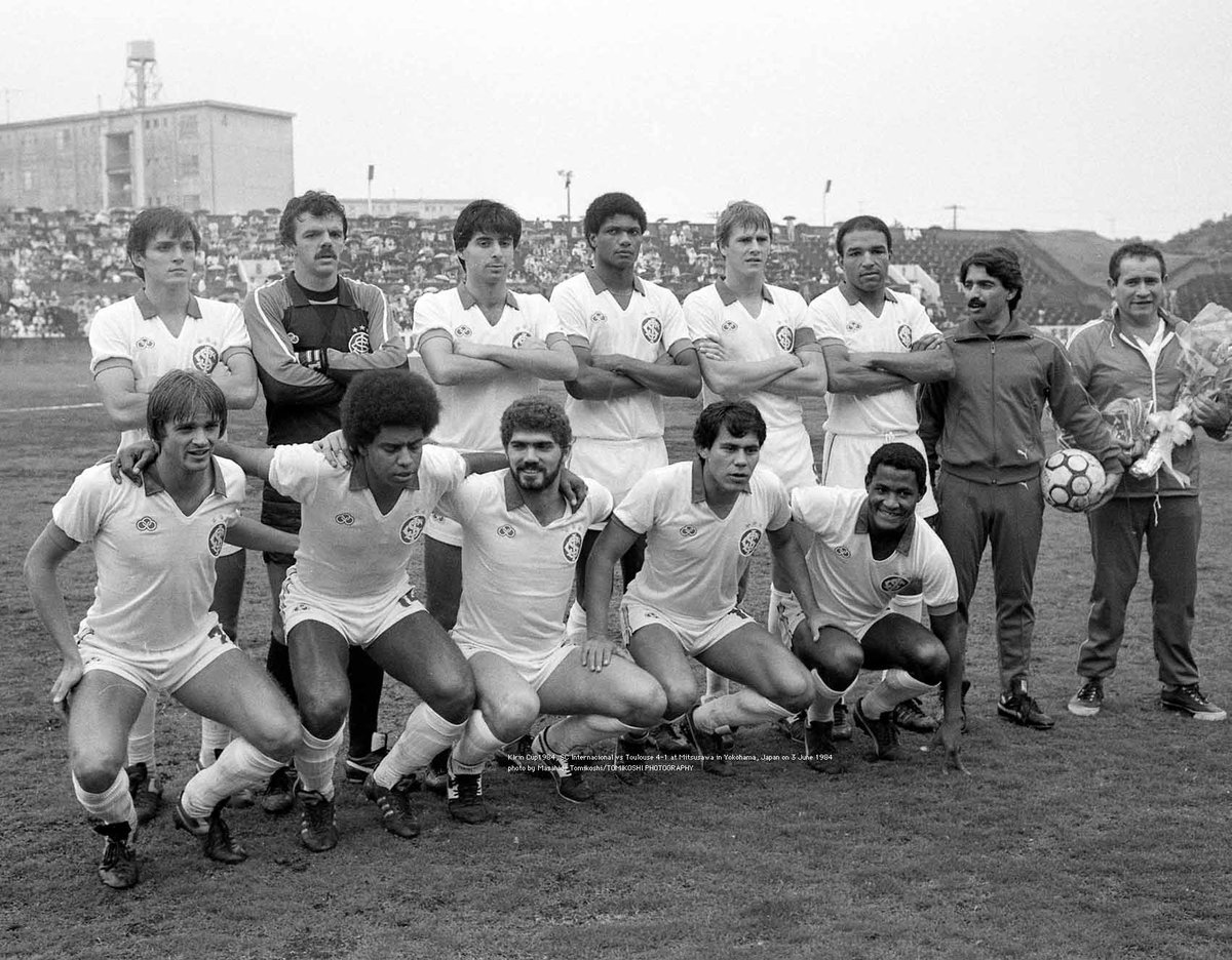 tphoto2005's tweet image. SCインテルナシオナル：ジルマール、ルイス・カルロス、アンドレ・ルイス、マウロ・ガルポン、アロイシオ、アデミール、ジャイール、ルベン・パス、シルビオ、キタ、ジルビーニョ、KIrin Cup1984
SC Internacional vs Toulouse4-1at Yokohama, Japan
on 3 June 1984
photo by Masahide Tomikoshi