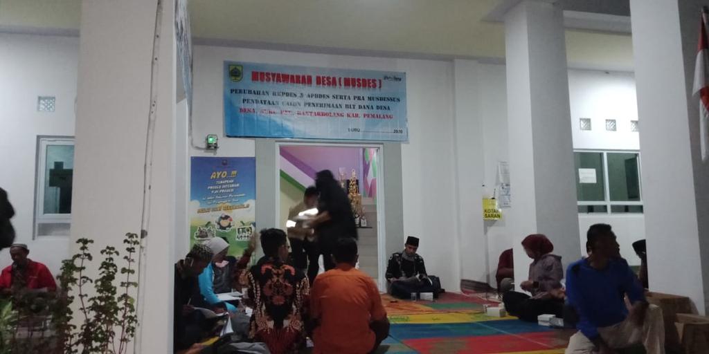 desa_suru's tweet photo. Musdes perubahan RKPDES dan Apbdes serta pra musdessus pendataan calon penerima BLT dana desa dan musdessus penerima BLT dari kabupaten @dinpermasdespml @puspindes @pakjunaedi https://t.co/nSwgyeLZBt