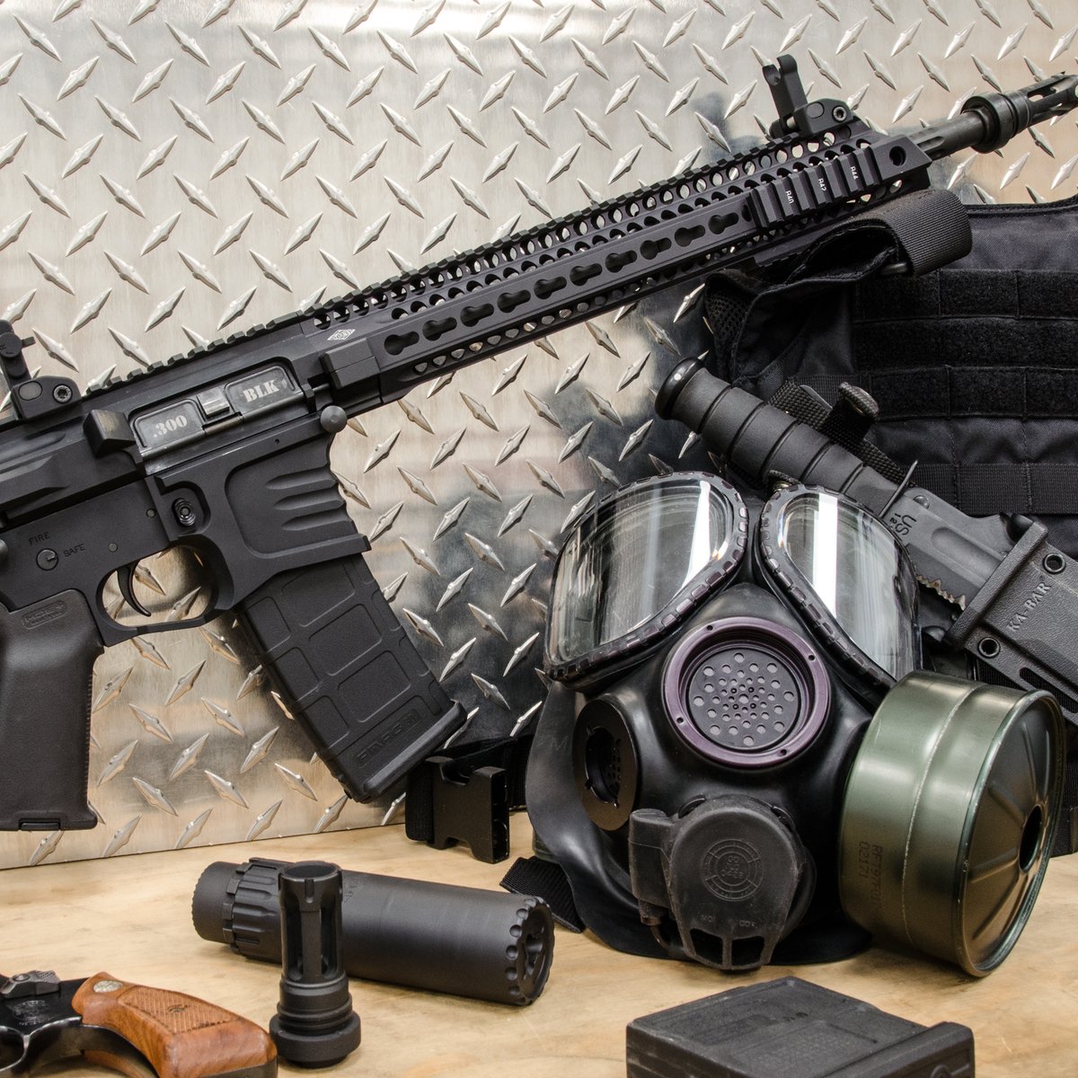 yhmachineco's tweet photo. Just the essentials
•
#yankeehillmachine #yankeehillsuppressor #yhmresonatork #300blk #300blackout #ar15 #billetmodel57 #carbine #gasmask #specter #keymod #essentials #apocalypse #bodyarmor #pewpew #pewpewlife #suppressor #cansnotbans #soundmoderator #silencer #suppressednation https://t.co/nOLIaMUZHA