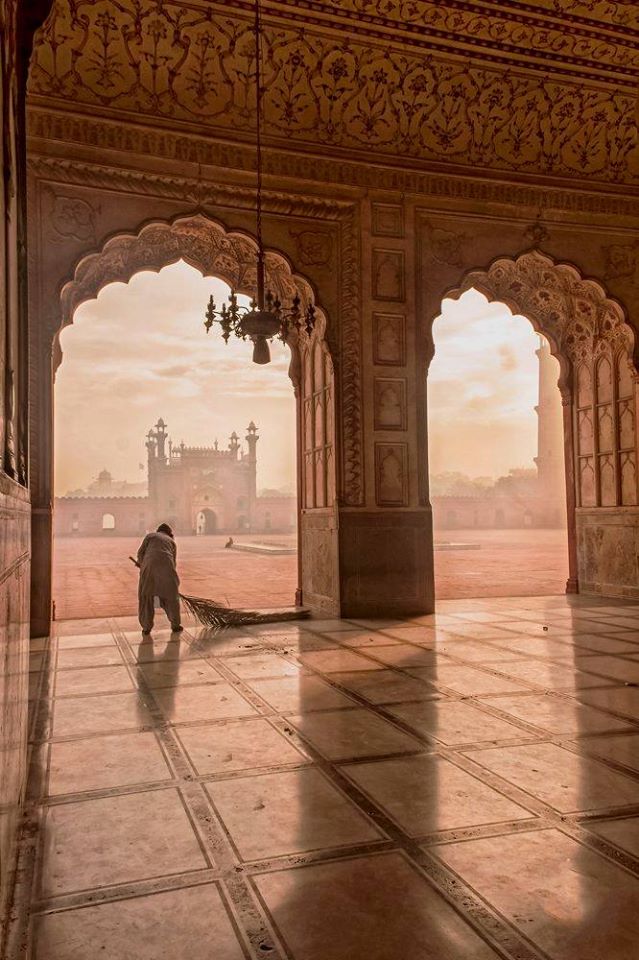 A nuance picture of the walled city of Lahore.

PC: <a href="/Tanweer/">Kainat Tanweer</a> Umaima

#Walledcity
#Lahore