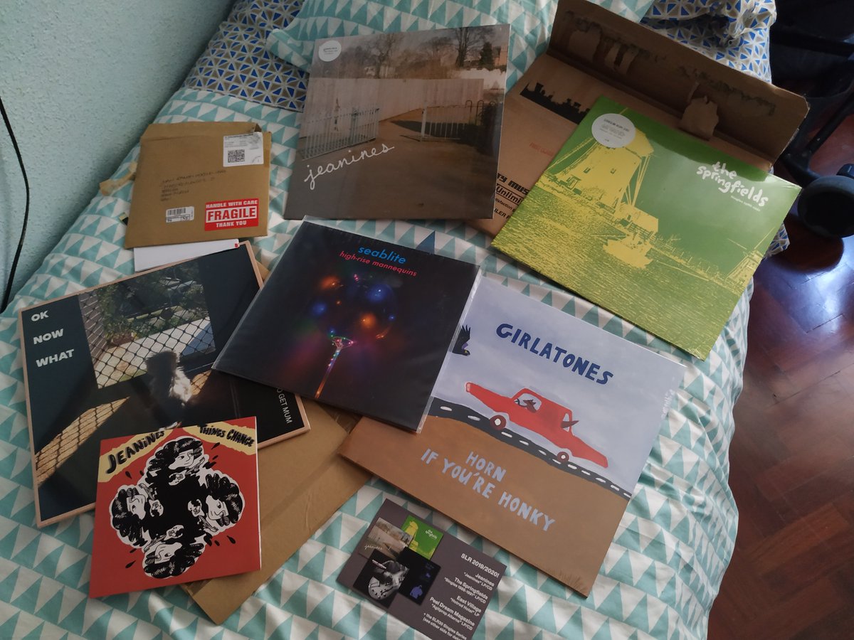 61 días después he podido hacer una visita a casa de mis padres ... y allí me esperaban mis compras de cuarentena ❤️🎧 <a href="/SlumberlandRecs/">Slumberland Records</a>  <a href="/wiaiwya/">john jervis</a> &amp; @Meritoriorec thank u all 💪🏽