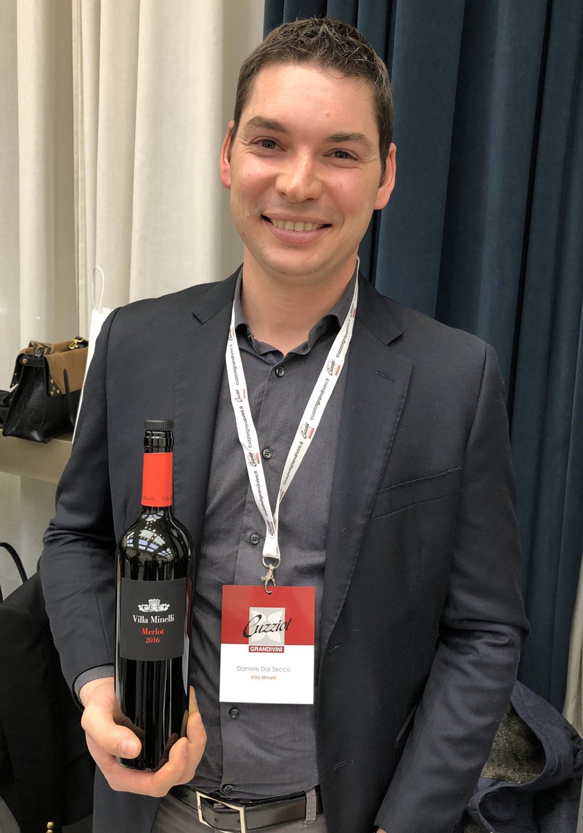 Winedetector's tweet photo. Giovani enologi che crescono bene. #enologia #viticoltura #vino #enologo #enoluogo #enotria #enoico #vite #vitis #tralcio https://t.co/VTiiK55DFs