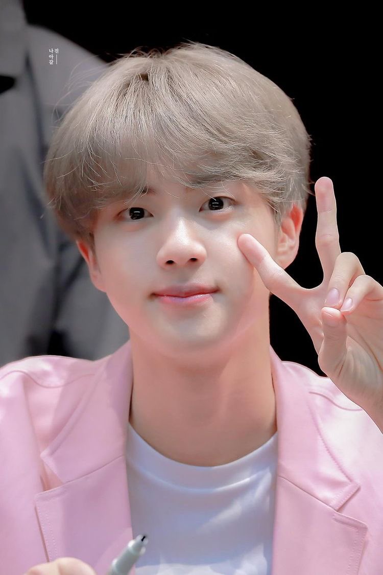 A thread of Jin being pretty in pink  because it’s needed.  #방탄진  #방탄소년단진  #JIN  #석진  #BTS  