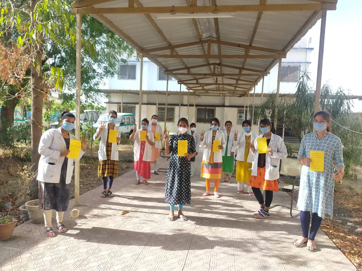15 CHOs who were quarantined returned back to working at the district hospital once they were tested negative for #COVID19D dist. Dhar, MP. @USAID_NISHTHA salutes the dedication of #CoronaWarriorsIndia <a href="/swatim80/">Swati Mahajan</a> <a href="/NITIAayog/">NITI Aayog</a> @SaloniSidana1 <a href="/BhardwajChhavi/">Chhavi</a> <a href="/iamvikassheel/">Vikas Sheel IAS</a> <a href="/Jhpiego/">Jhpiego</a>